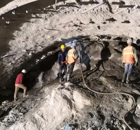 沙洋拱顶带模注浆料的施工流程及注意事项